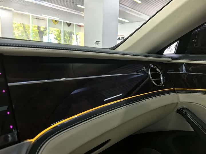 Фото 18 - Bentley Flying Spur Hybrid