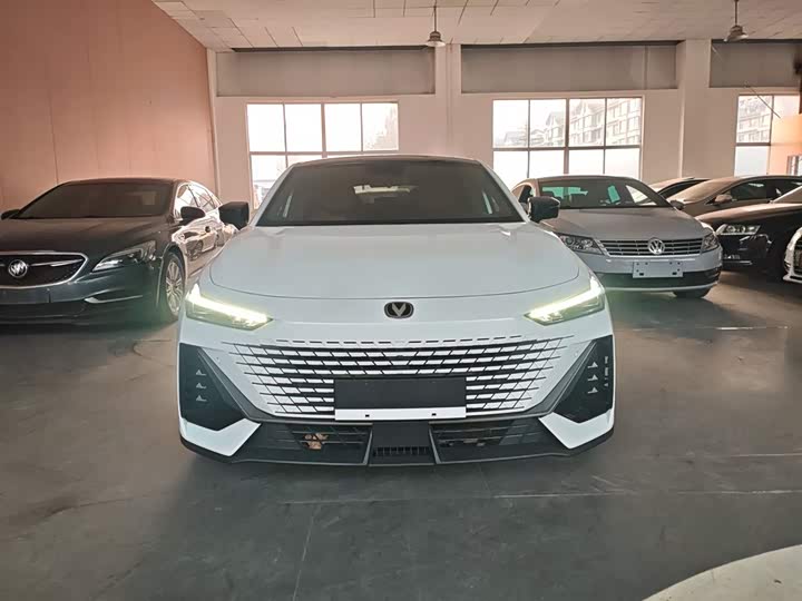 Фото 3 - Changan UNI-V