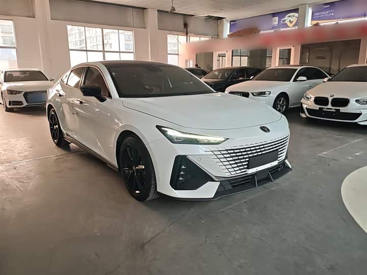 Фото 4 - Changan UNI-V