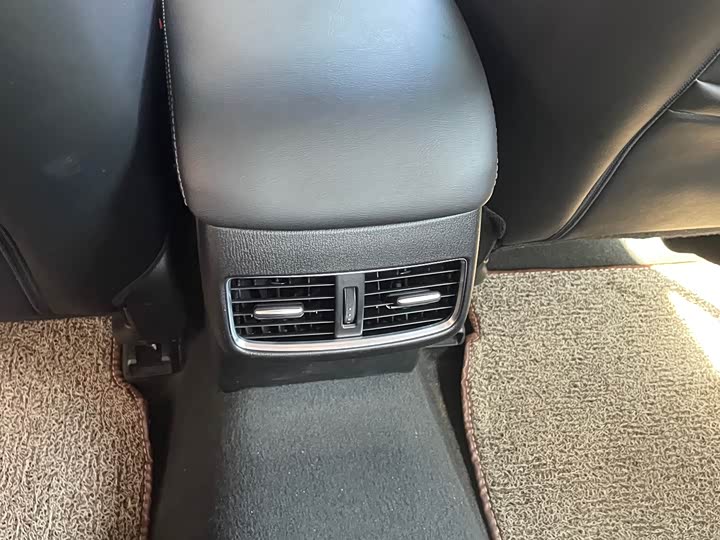 Фото 9 - Mazda Atenza