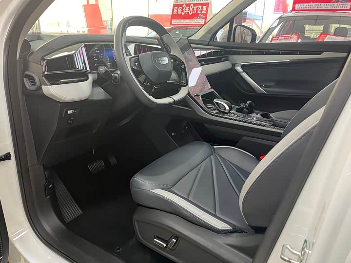 Фото 4 - Geely Atlas L