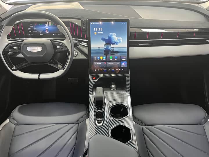 Фото 5 - Geely Atlas L