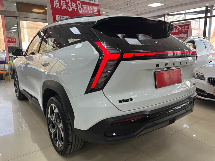 Фото 8 - Geely Atlas L