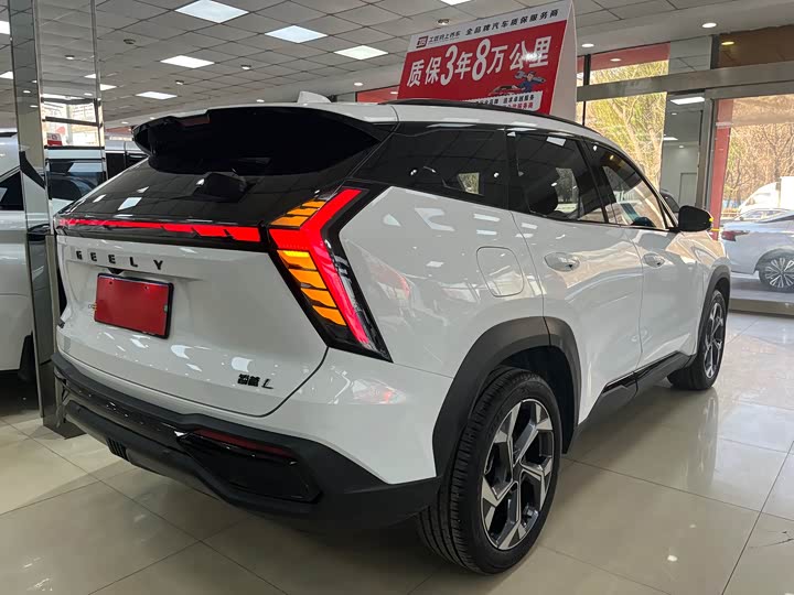 Фото 9 - Geely Atlas L