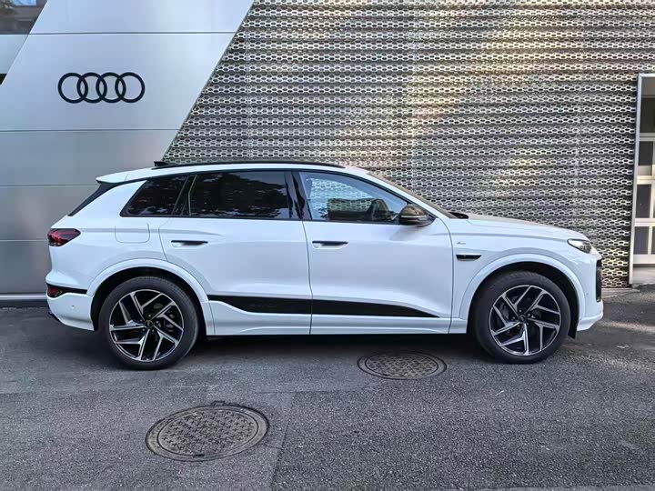 Фото 5 - Audi Q6L e-tron