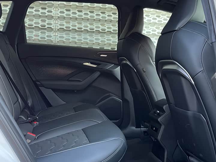 Фото 8 - Audi Q6L e-tron