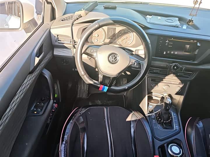 Фото 3 - Volkswagen Tharu