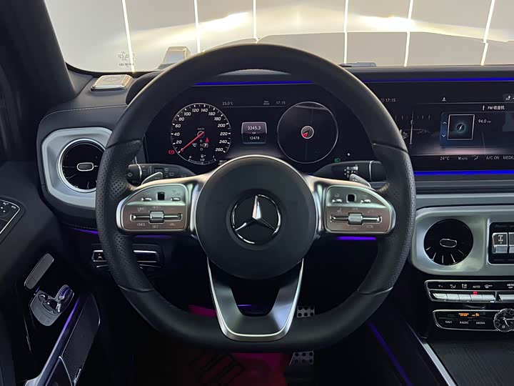 Фото 9 - Mercedes-Benz G-Class