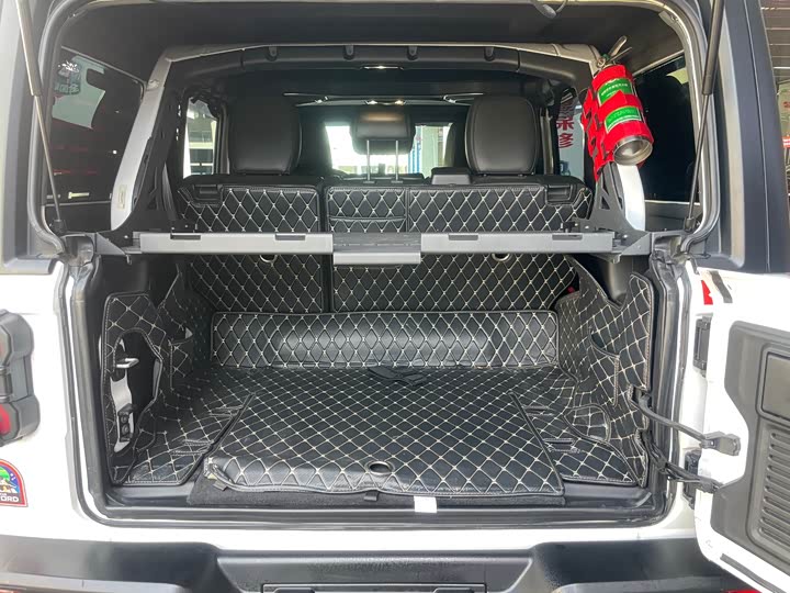 Фото 11 - Jeep Wrangler Hybrid