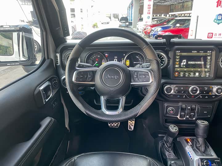 Фото 15 - Jeep Wrangler Hybrid