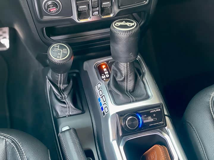 Фото 16 - Jeep Wrangler Hybrid