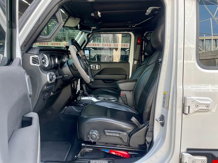 Фото 6 - Jeep Wrangler Hybrid