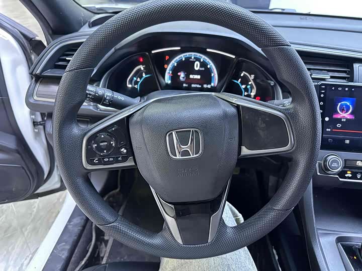 Фото 10 - Honda Civic