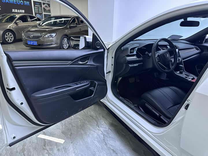 Фото 4 - Honda Civic