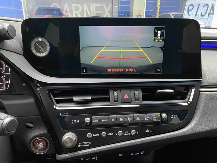 Фото 18 - Lexus ES