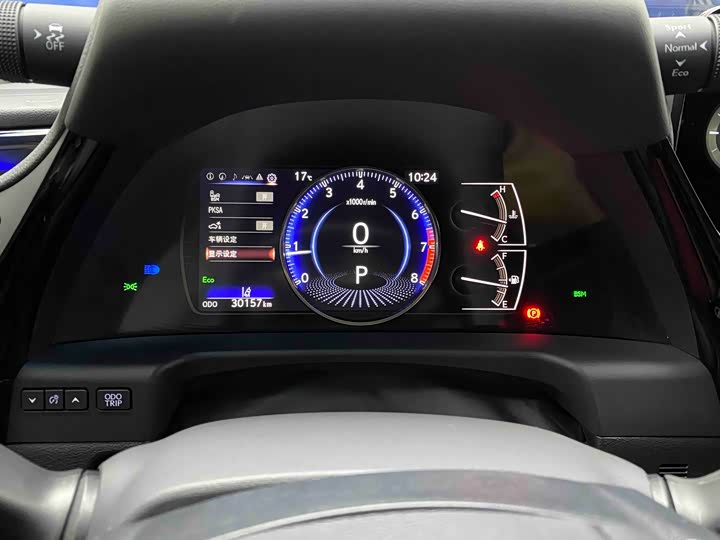 Фото 19 - Lexus ES