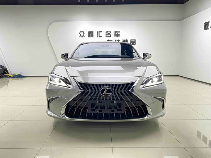 Фото 2 - Lexus ES