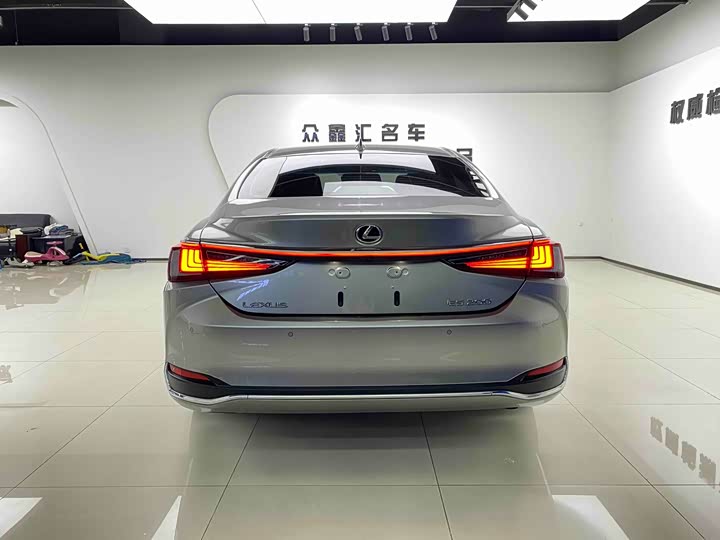 Фото 5 - Lexus ES