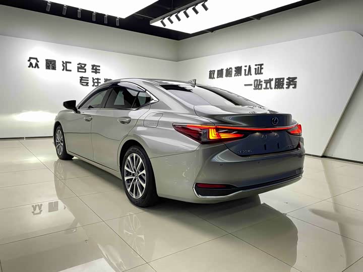 Фото 6 - Lexus ES