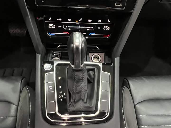 Фото 10 - Volkswagen Magotan