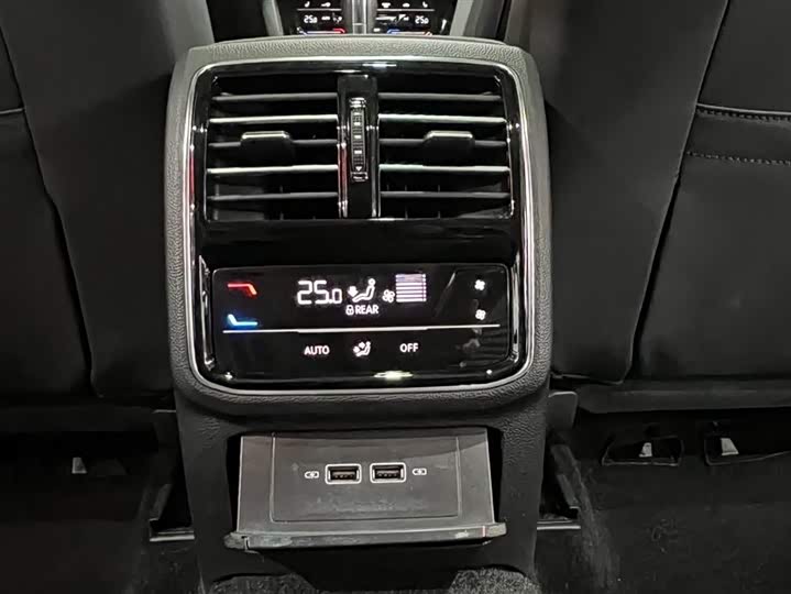 Фото 12 - Volkswagen Magotan