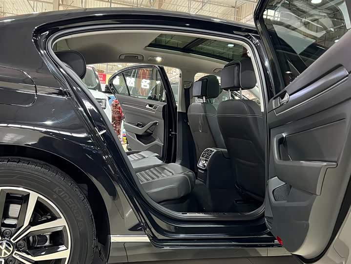 Фото 14 - Volkswagen Magotan