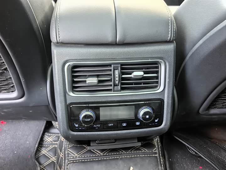 Фото 15 - Hongqi HS7