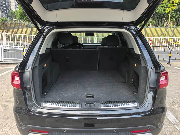 Фото 16 - Hongqi HS7