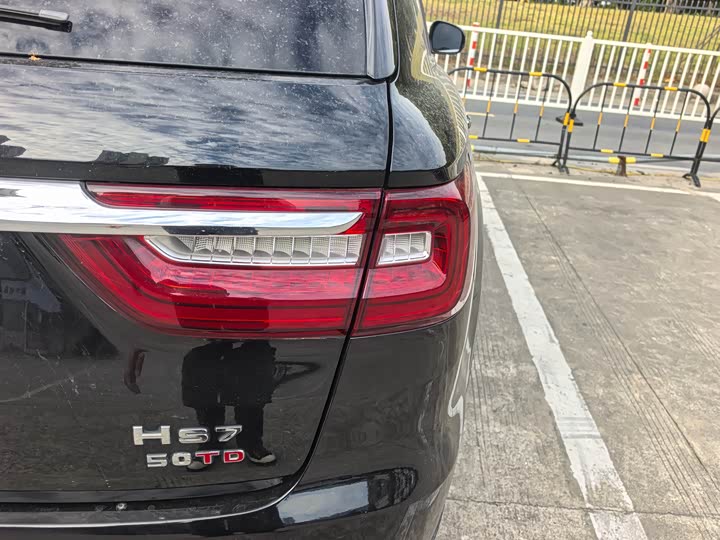 Фото 19 - Hongqi HS7