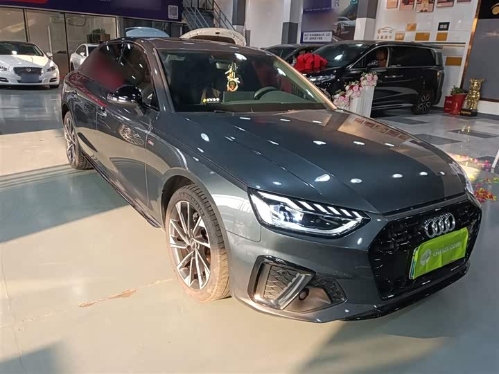 Фото 4 - Audi A4L