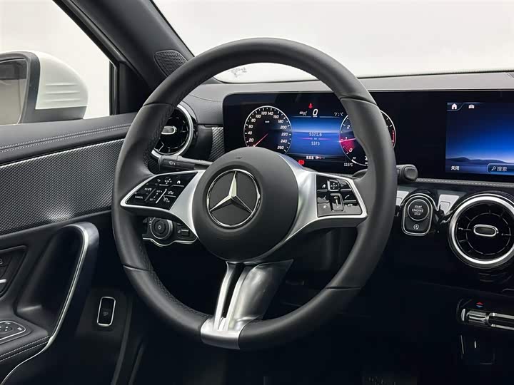 Фото 10 - Mercedes-Benz A-Class