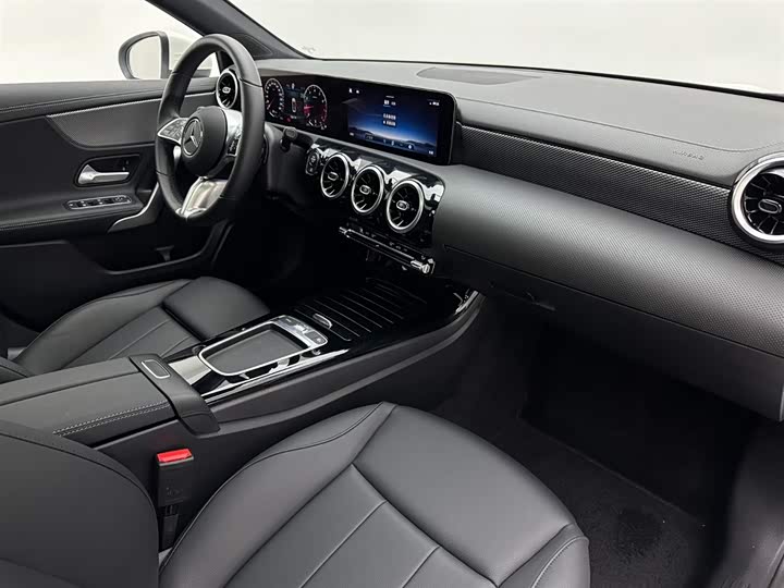 Фото 17 - Mercedes-Benz A-Class