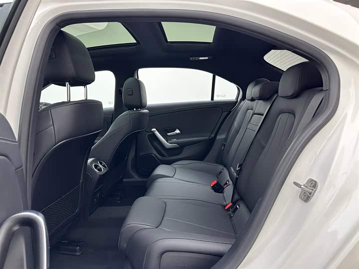 Фото 19 - Mercedes-Benz A-Class