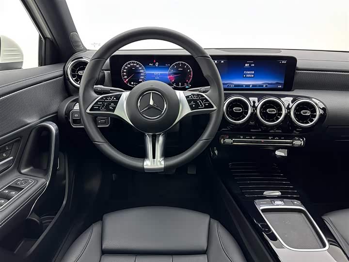 Фото 9 - Mercedes-Benz A-Class