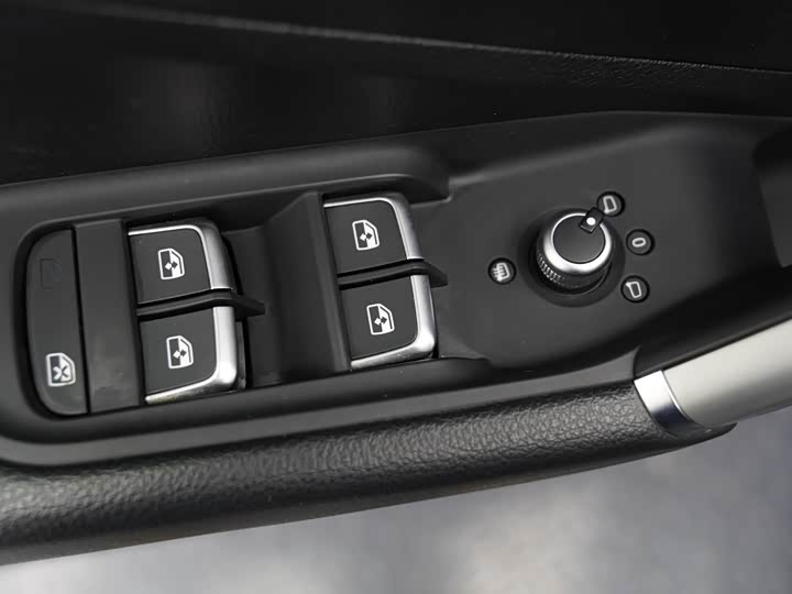 Фото 11 - Audi Q2L