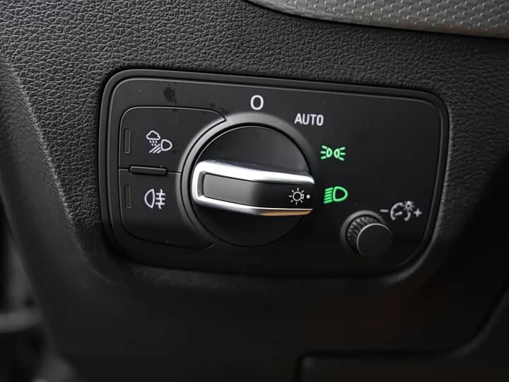 Фото 13 - Audi Q2L