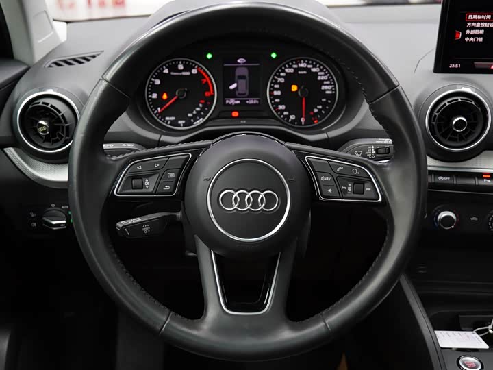 Фото 16 - Audi Q2L