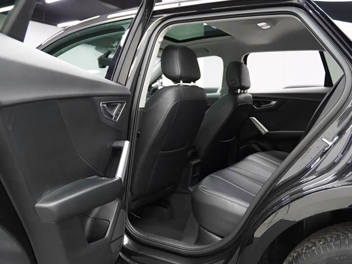 Фото 18 - Audi Q2L