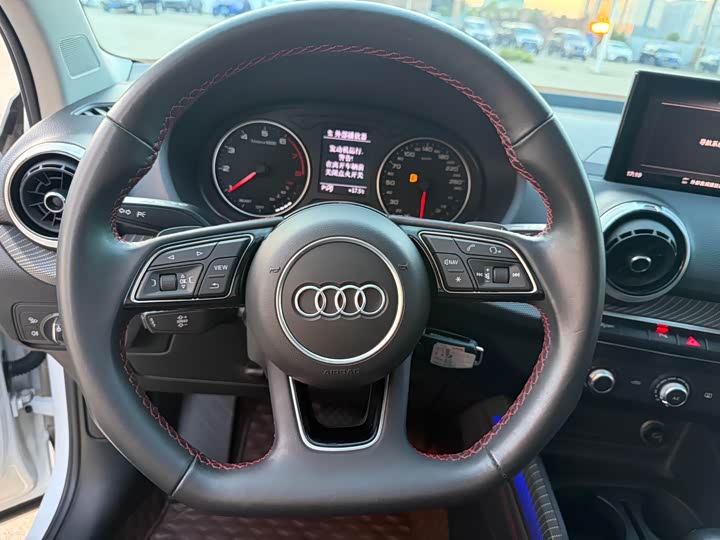 Фото 16 - Audi Q2L