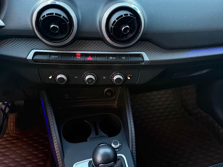 Фото 17 - Audi Q2L