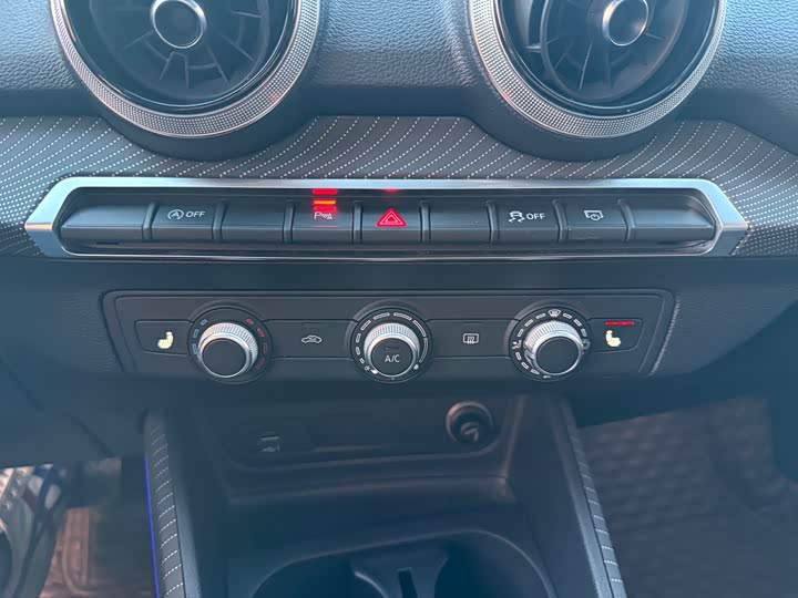 Фото 18 - Audi Q2L