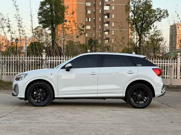 Фото 4 - Audi Q2L