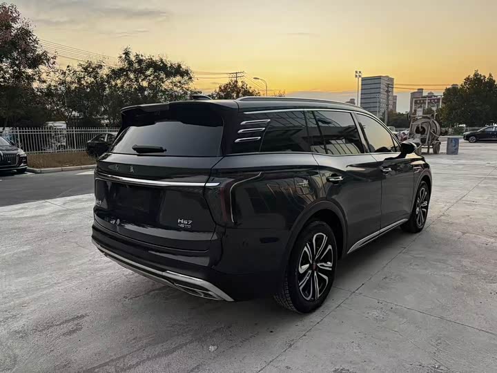 Фото 12 - Hongqi HS7