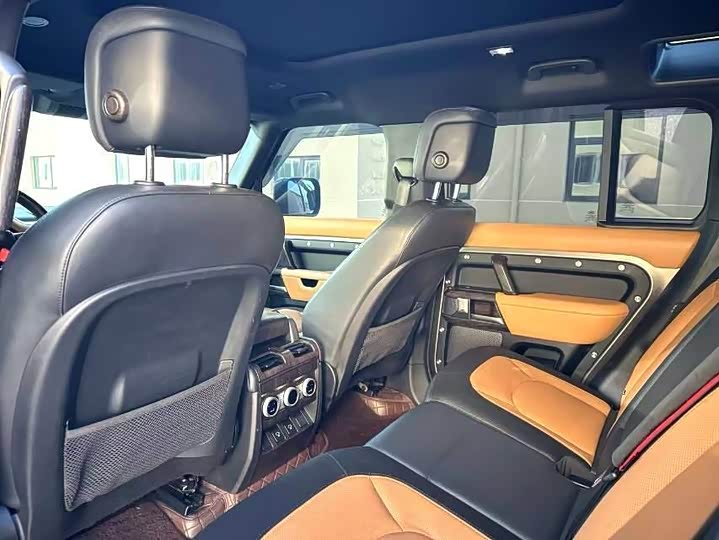 Фото 9 - Land Rover Defender