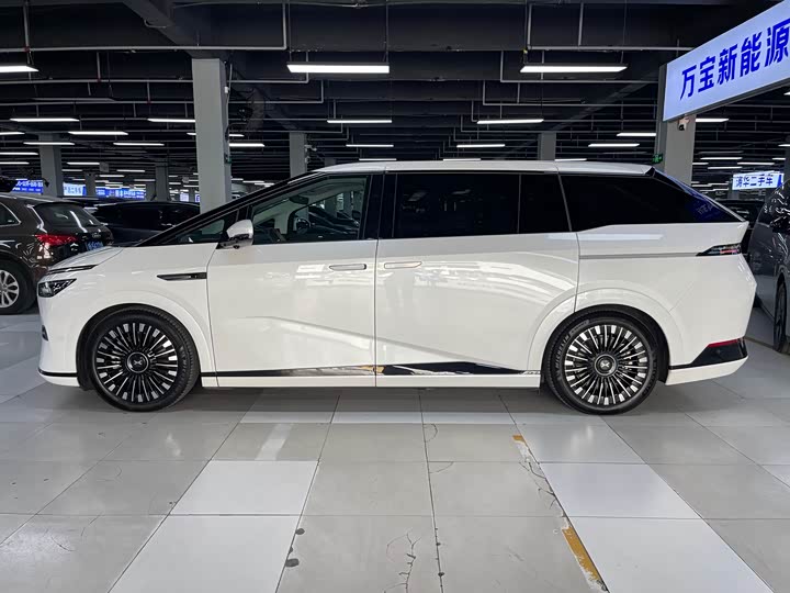 Фото 16 - XPeng X9