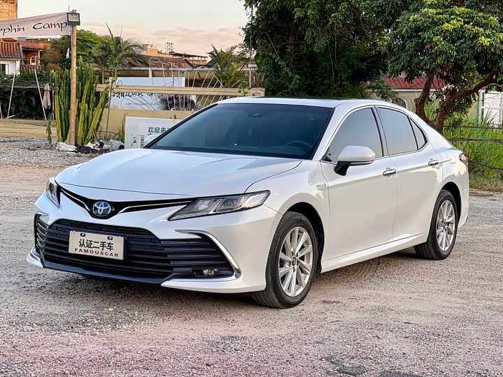 Фото 1 - Toyota Camry