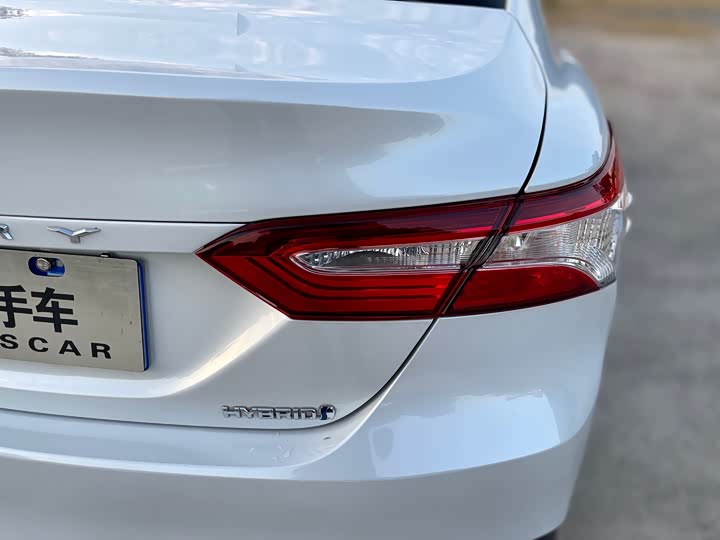 Фото 10 - Toyota Camry