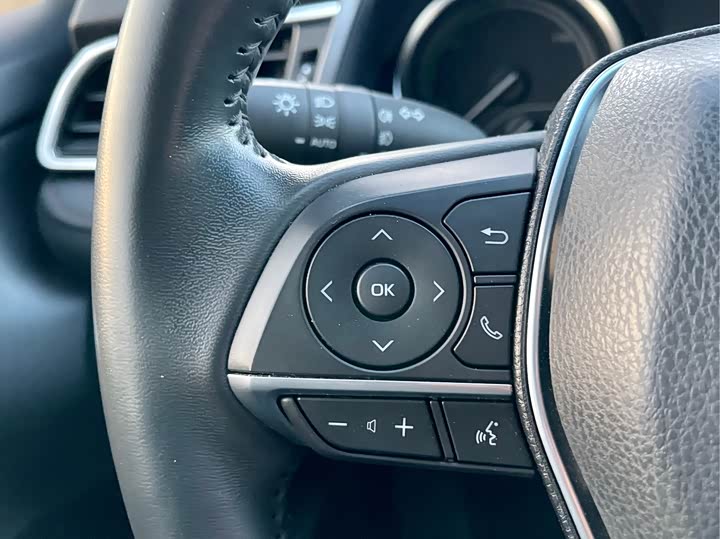 Фото 15 - Toyota Camry