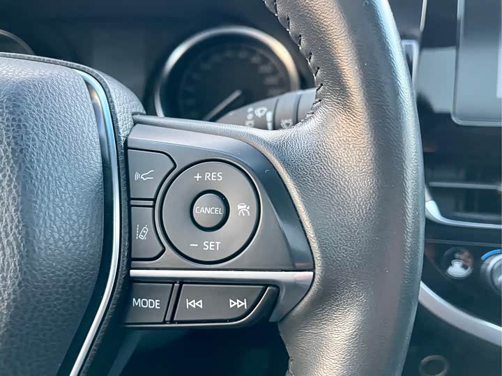 Фото 16 - Toyota Camry