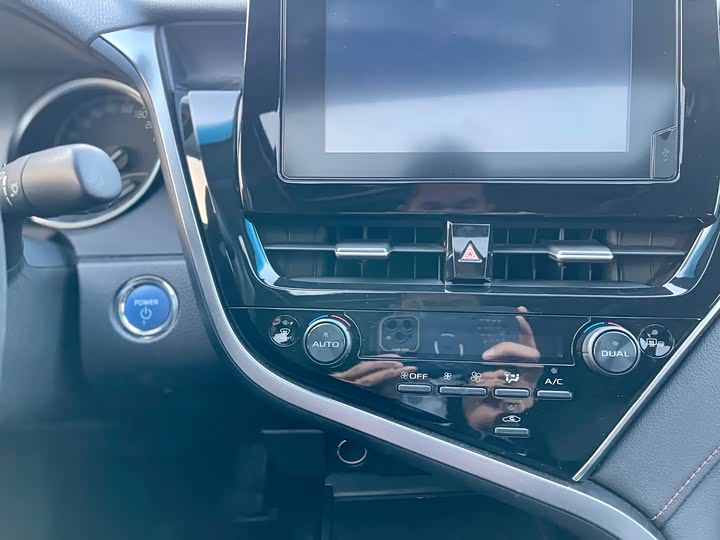 Фото 18 - Toyota Camry